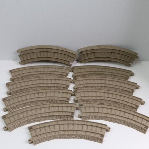 Lot 32 Thomas the Train Track Set With Bridge Supports Plastic - Picture 4 of 10